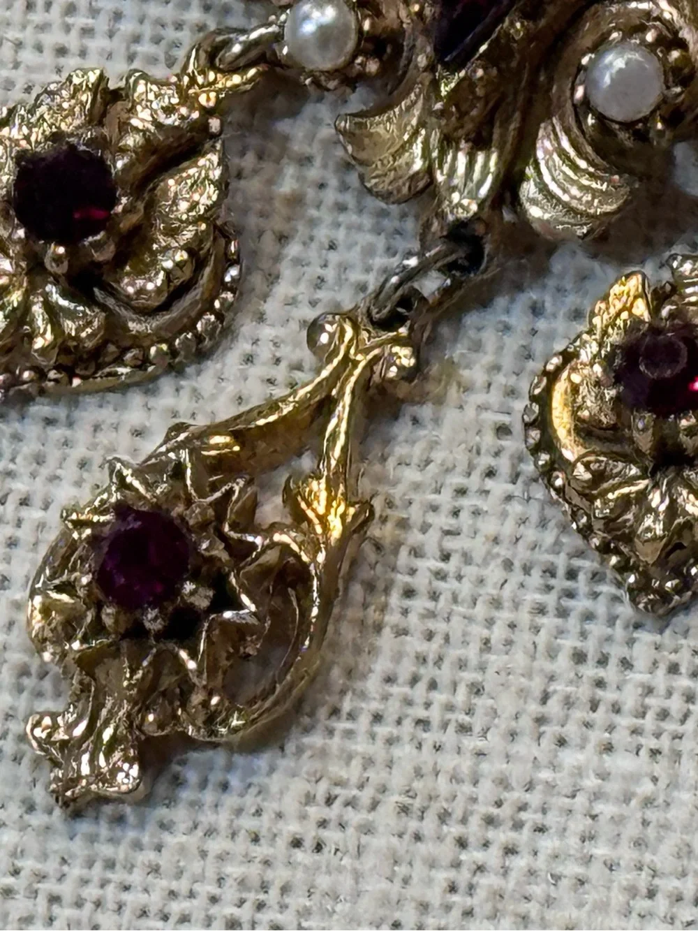 Vintage Florenza Translucent Cameo Dangle Brooch Gold Tone Faux Pearl Rhinestone